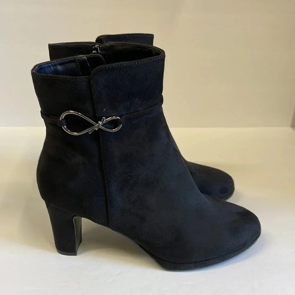 Impo Vernie wide Width Memory Foam Black Suede Heeled Ankle Boots - Picture 1 of 13
